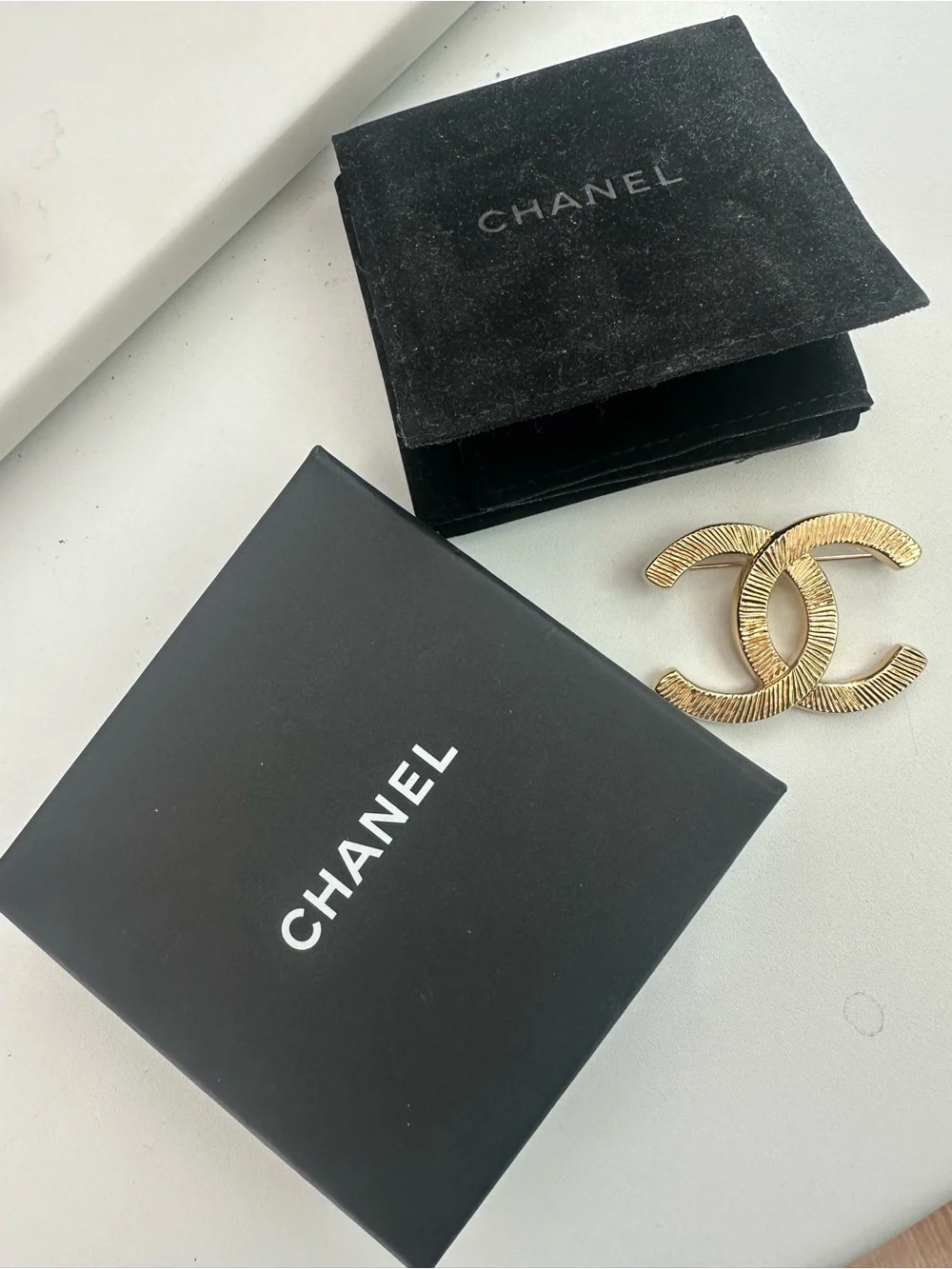 CHANEL Gold-Tone Textured Interlocking CC Brooch